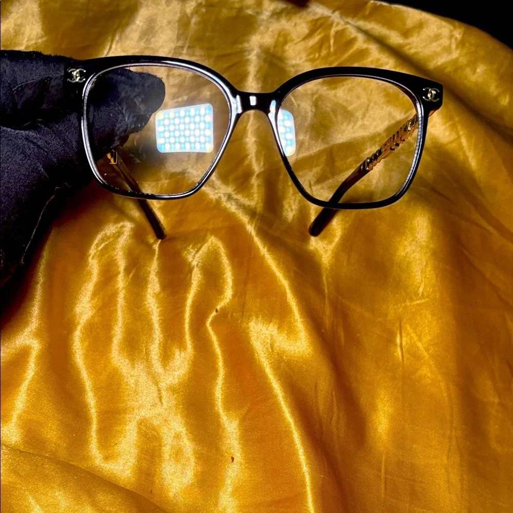 New Chic Black and Gold Glasses FASHION